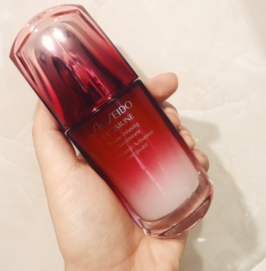穿衣搭配|如何淡化肌肤法令纹 好用的去皱抗衰老精华液推荐