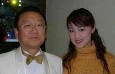 蒋大为|蒋大为经纪人兼职情人，向其索要900000元