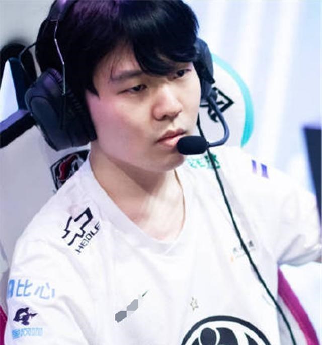 rookie|rookie拒绝与乌兹排位？自曝如今会手抖，没资格跟“神”一起玩