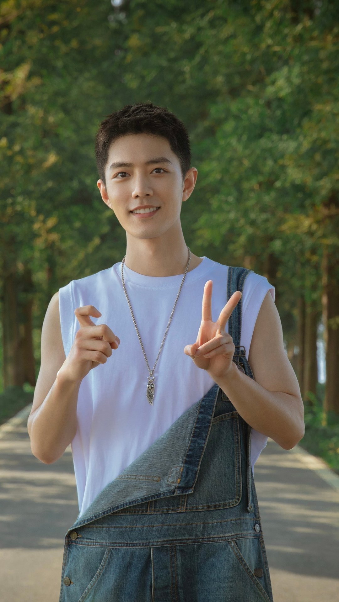 肖战|肖战的笑容让人过目不忘，感染力非常强