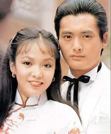 吕方|吕方，跟郑裕玲16年没能结婚，3娃女友自杀后，56岁娶粉丝做爸爸