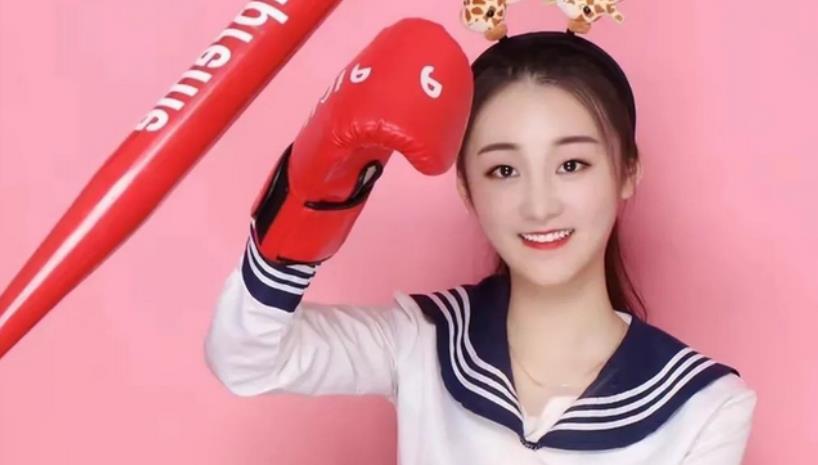 陈亚男|网曝陈亚男婚内傍上已婚人后，有人说大衣哥私底下眼皮子翻得高