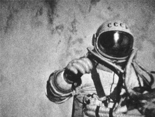 冥王星 这些宇航员永远长眠于太空，只有他飘到冥王星，即将飘离太阳系