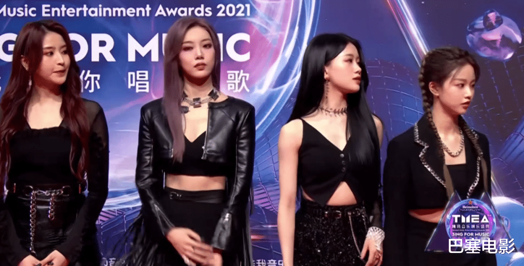 杨紫|又一场红毯，明星比赛丐帮时尚，蔡徐坤颓、周杰伦胖，他又土又丑