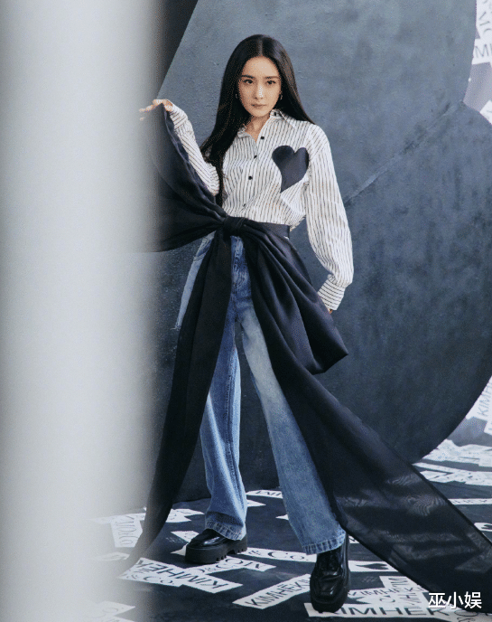 杨幂|杨幂双马尾造型曝光？皮肤白皙五官力挺，眼睛灵动俏皮可爱