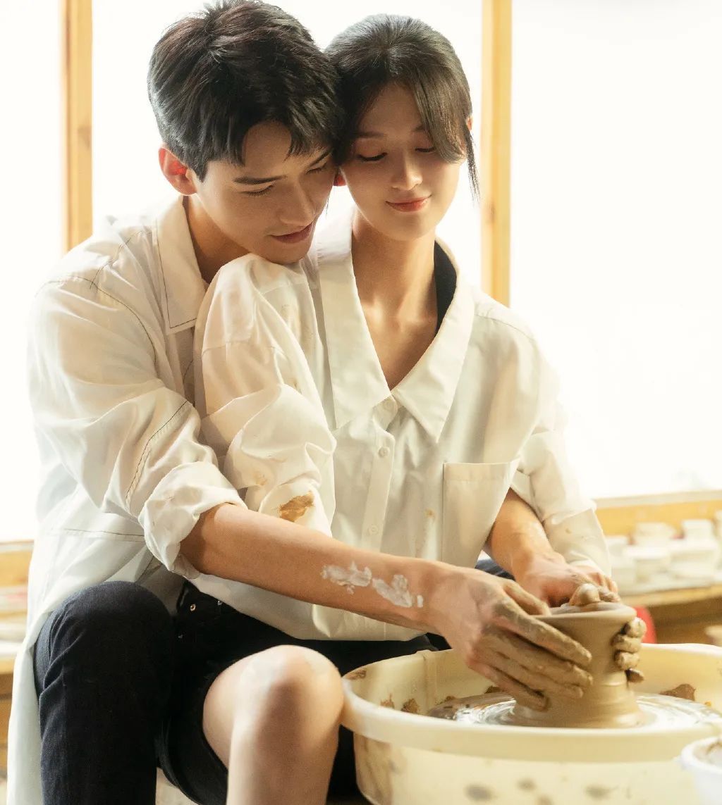 龚俊|龚俊新歌登顶亚洲榜第一,主演电视剧《沉睡花园》沾了《小敏家》的光