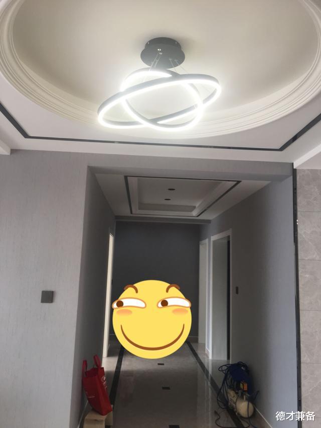 |现在的装修都不做电视墙了，飘窗这样改造很实用，这家人真有远见