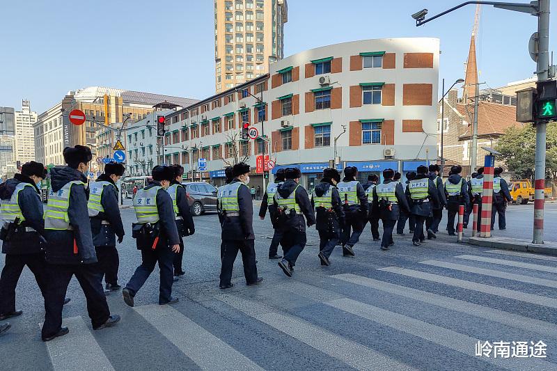 岭南通途 辅警工作两年，怎么样提高自己？主要方式是这种，知识改变命运！