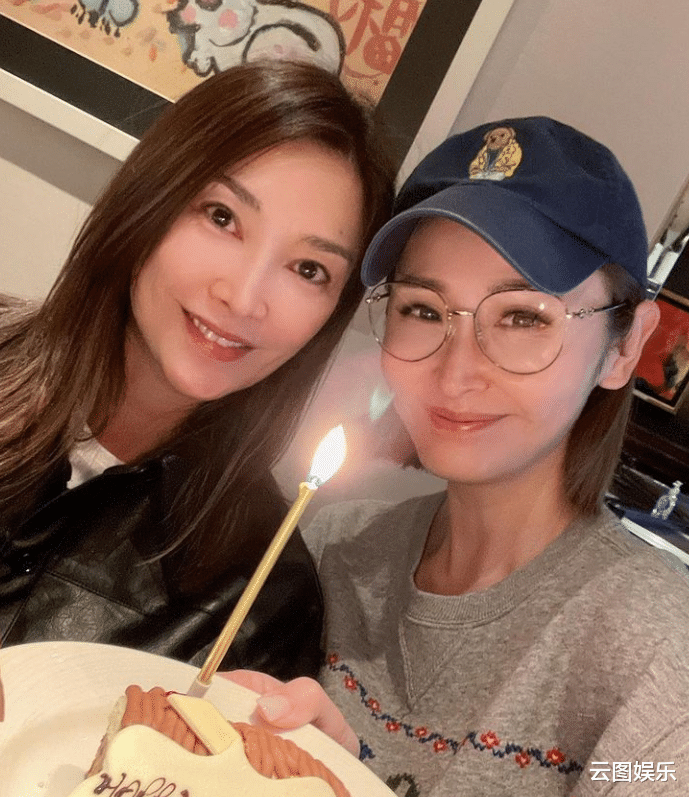 李克勤|李克勤妻子迎48岁生日，一个月参加12场聚会庆祝，强大朋友圈曝光