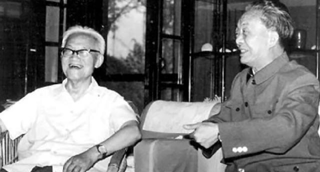 胡小小乖|诗人艾青:5岁才被领回家,对着亲生父母却只能喊“叔叔婶婶”