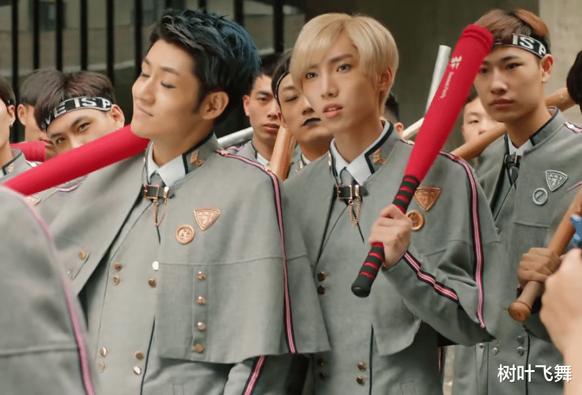 树叶飞舞 超星星学园“四”门球赛之神秘人物闯入大宅