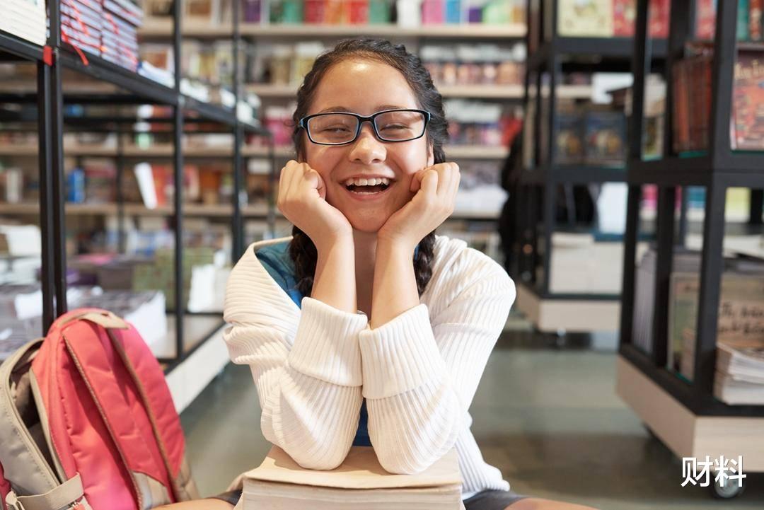 营收|一片镜片成本多少？“眼镜第一股”揭晓答案：成本不足7元