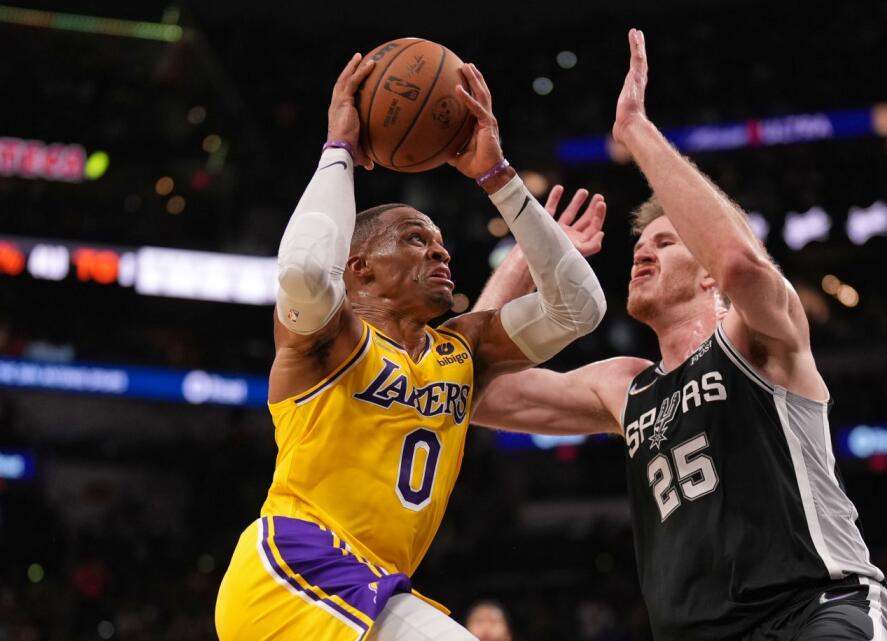 板上钉钉!NBA第一笔交易来了,湖人渴望得到的神射手终于被交易