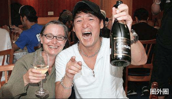 周华健|周华健与美国妻子恩爱几十年，感情一如当初，岁月静好惹人羡慕