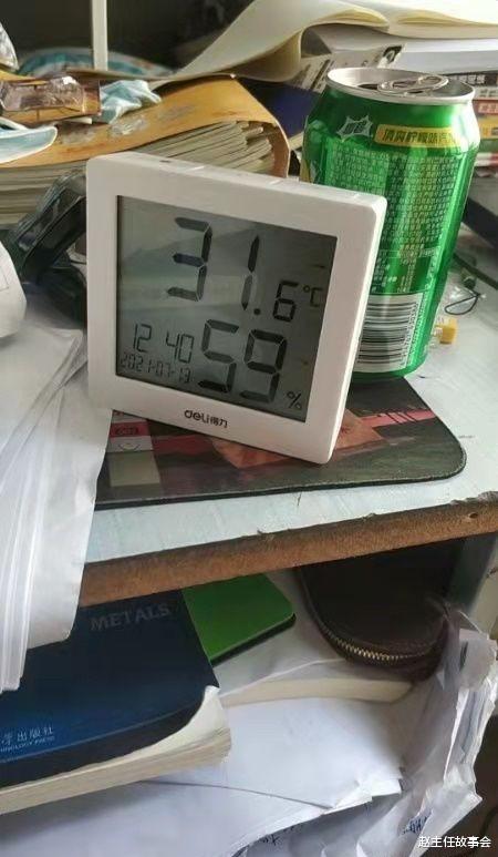 赵主任故事会|哈工大学生行政楼门口打地铺：愿中国青年都摆脱冷气！我做到了！