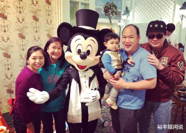 许冠杰|许冠杰全家相聚过圣诞节，家族强大近20个人，许冠文携妻子现身