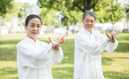 峰哥说表|滑膜炎，走不动道！骨科专家告诉你如何应对！下楼不在疼痛！