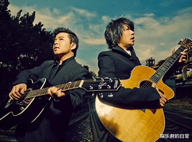 水木年华|水木年华直播卖货人气惨淡，表情木讷显尴尬，被吐槽掉价争议不断