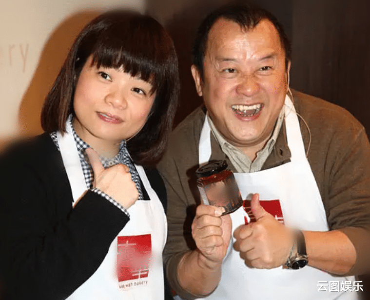 金晨|50岁知名女主持恋情疑曝光！与胖大叔约会深情对视，已单身11年