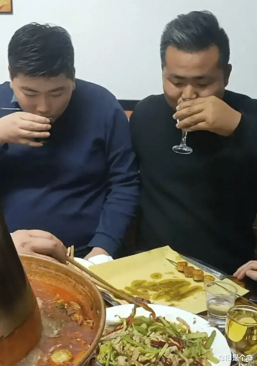 朱之文|朱小伟科目二模拟考100分，大衣哥宴请教练和女学员，一脸傲娇