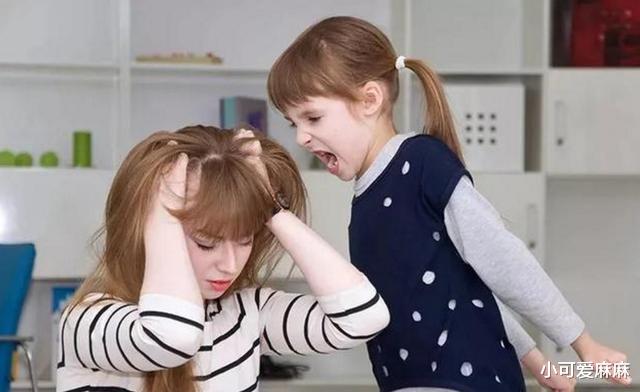 小可爱麻麻|孩子“窝里横，外面怂”的性格，和父母有很大关系，值得我们反思