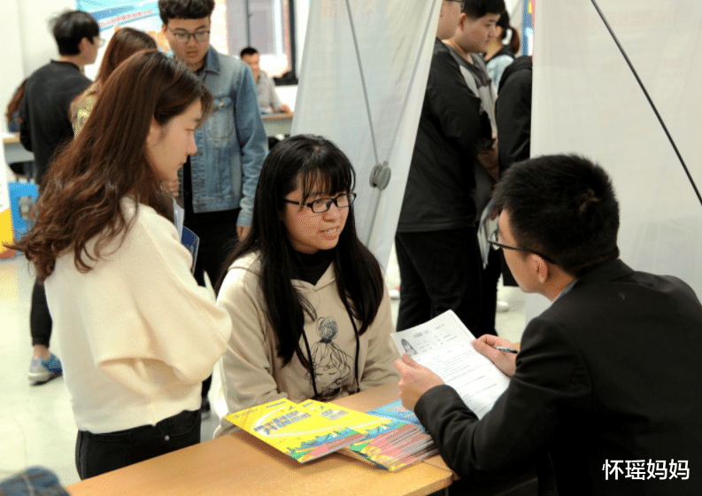 应届生|同样是没有经验，为何企业愿意选择应届生，不愿选择往届生