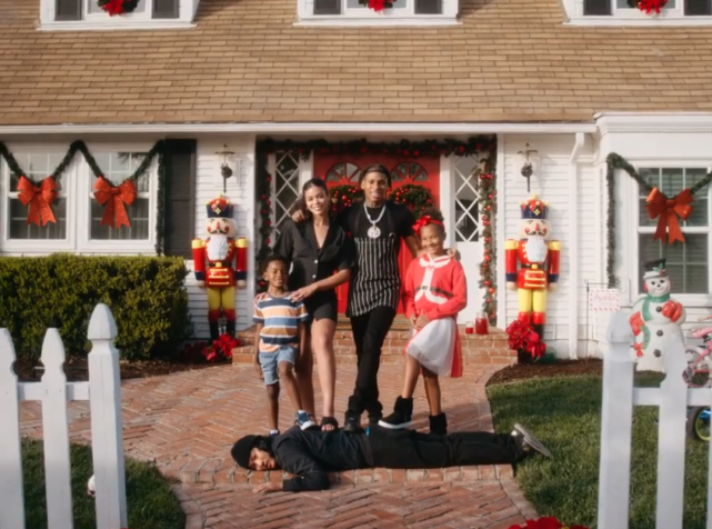 赵露思|黑人Rapper脚踩亚裔，还发MV？