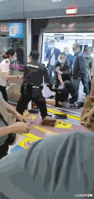 女孩 西安地铁一女孩大喊救命,贴身衣物被保安拽掉,地铁回应让人无语
