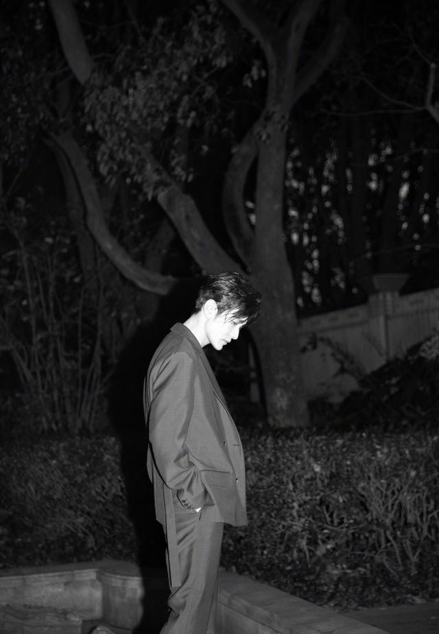 西装|新一季《中餐厅》终于开录！黄晓明穿“霸总风”没翻车，哪像43岁