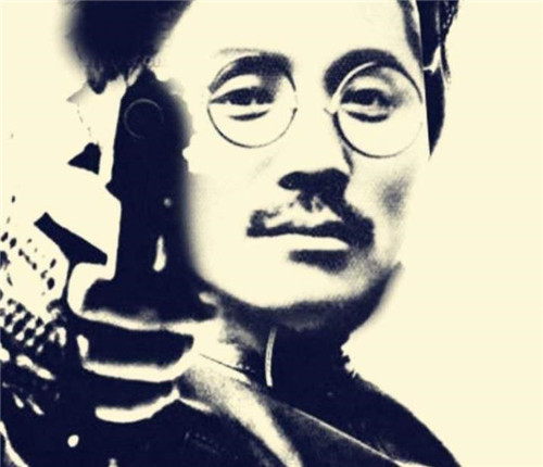 王亚樵|王亚樵为何不怕杜月笙？除了斧头帮撑腰，他还有个江湖大佬做靠山