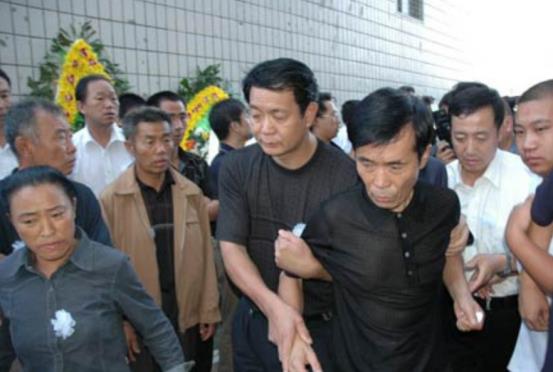 何庆魁|一级演员何树成:与父亲同居12年的女人去世后,亲妈让他披麻戴孝