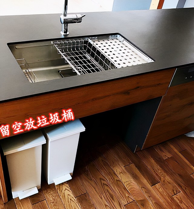 若再装一定要加上这\凹槽\,厨房再小也能时刻整洁,使用更顺手