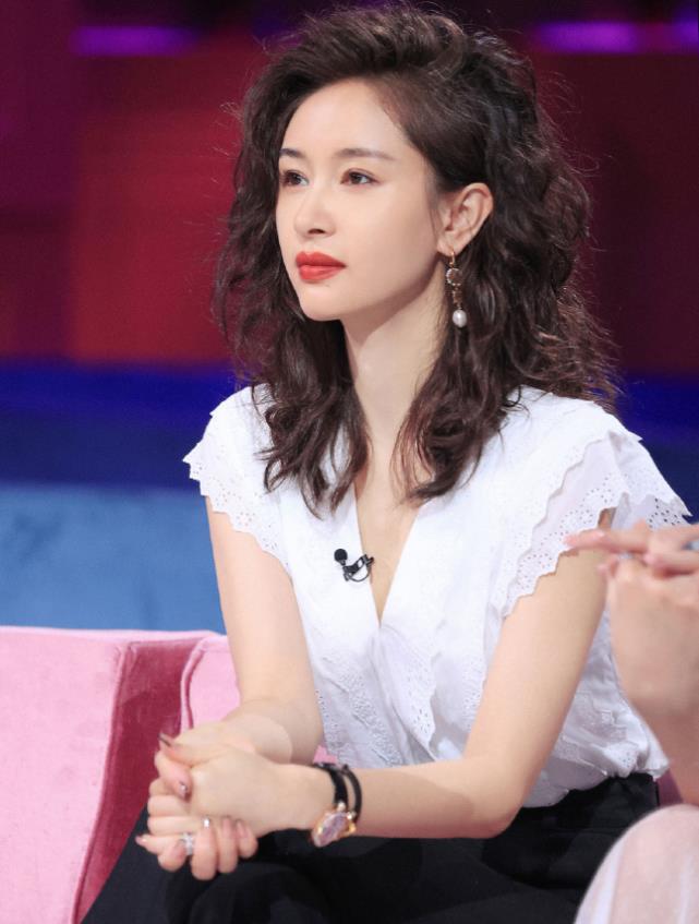 王子文|有爱情滋润果真不一样！王子文近照如“整容”，小男友真赚到了