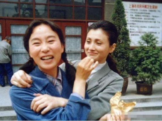 奚美娟|“满贯影后”奚美娟：与潘虹同窗，39岁产子被弃，前夫已另娶