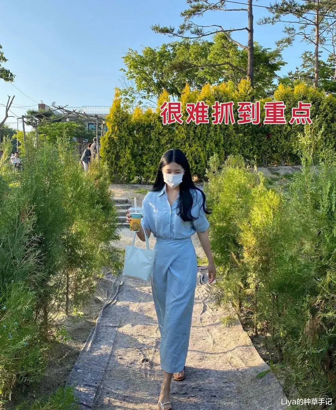 Liya的种草手记|还在穿一身黑？今夏爆火的“ 克莱因蓝 ”，显白又高级！