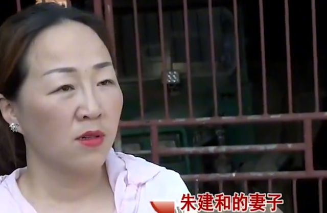 彩礼 小伙花重金娶老婆，婚宴上才知对方有4孩子，光前男友就摆几十桌