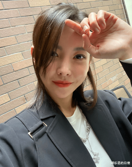 知否知否应是绿肥红瘦|王中磊和旗下女星现身酒吧，亲自送女方回家，两人穿同款玩至深夜