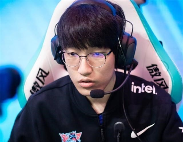 天玑谋士 LPL教练输了比赛，自曝回家后遭爷爷质问：问什么给队员拿璐璐？