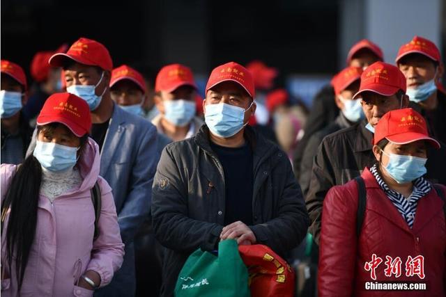 中工网 1980余名云南农村劳动力集中外出务工