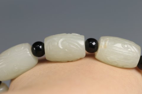 |旧藏，和田玉勾云纹手串