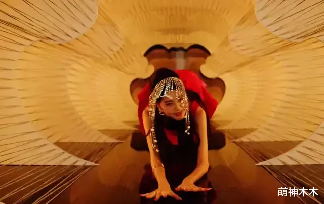 李子璇|26岁女星跳韩团擦边球舞蹈，没被骂反被夸，原来不全是动作问题