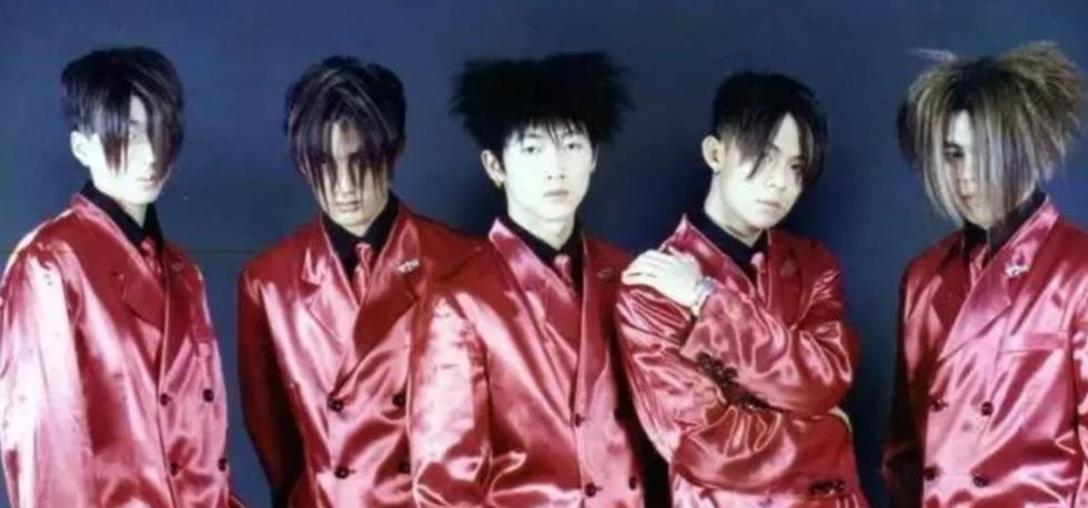 张娜拉|“吃奶骂娘”来圈钱的韩国明星，他们是偶像，还是“精神鸦片”？