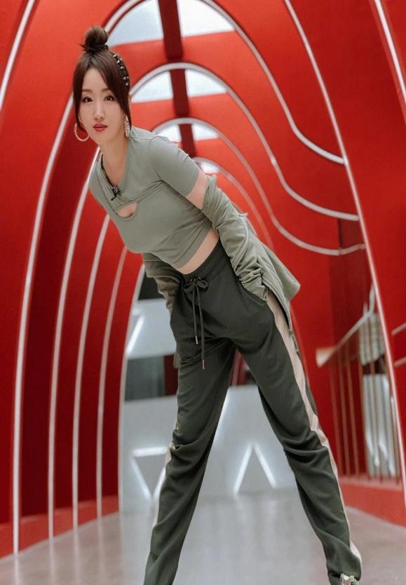 赵本山|深陷红楼丑闻，15年未嫁，“玉女皇后”杨钰莹的迷乱情史