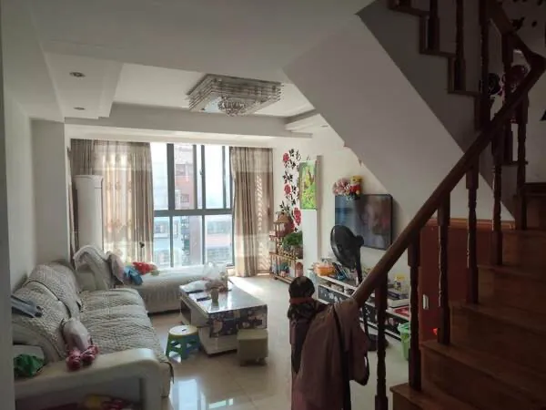 浙江宁波113平顶楼以213万成交