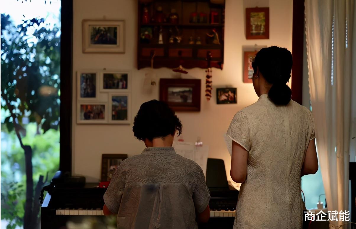 商企赋能 退休阿姨的养老生活，把生活过成诗，这才是真正的“芳华”