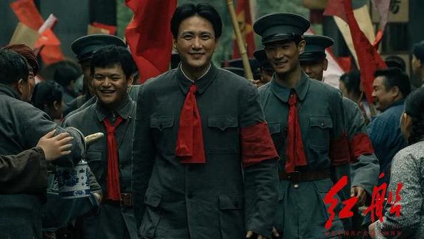 侯京健|古月有百花奖，唐国强有飞天奖，公认的接班人侯京健尚无荣誉加持