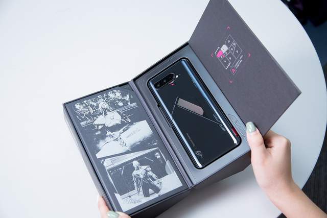 游戏手机|18G运存+骁龙888 Plus,ROG游戏手机5s上手:依旧是最稳游戏设备