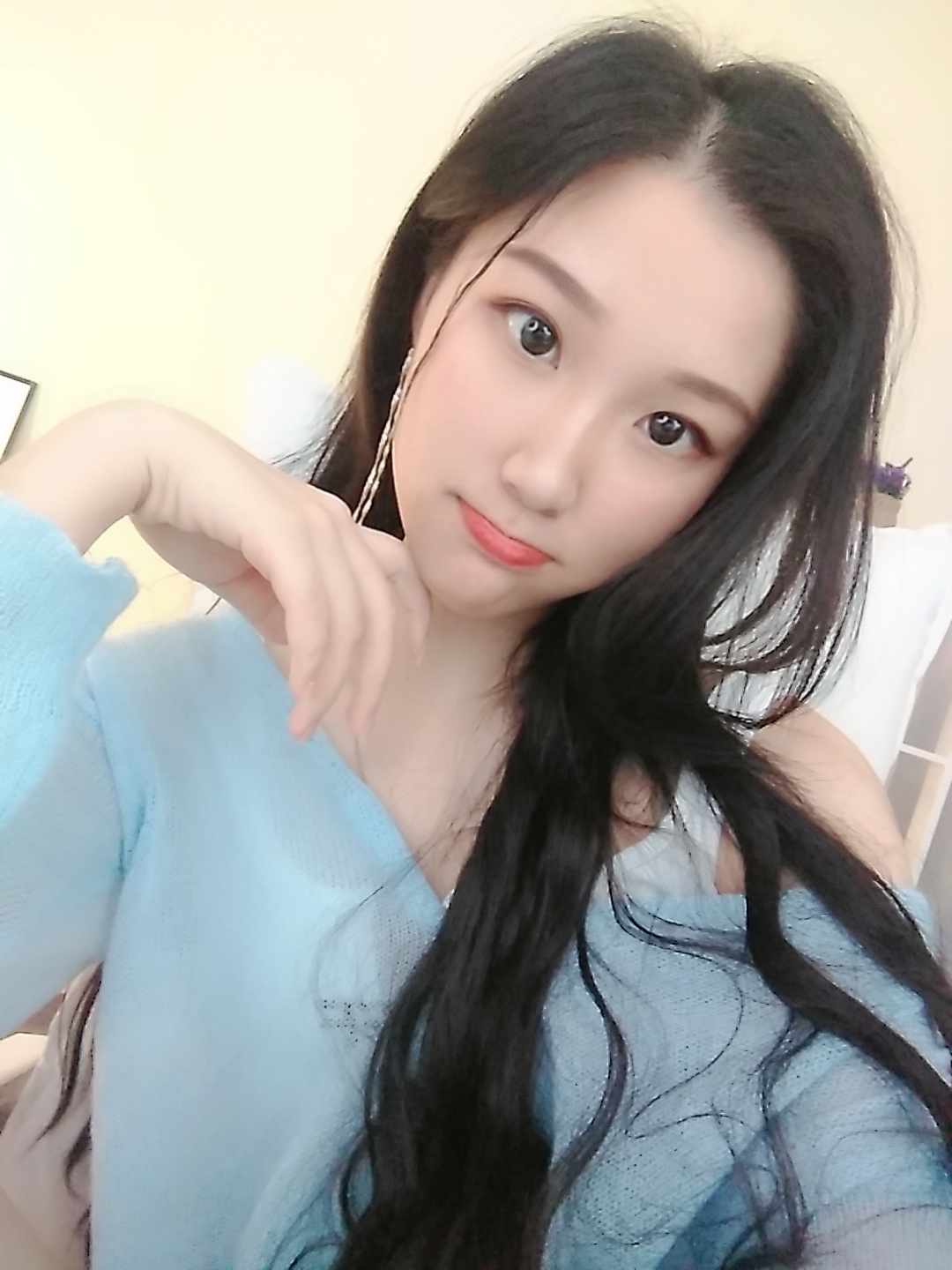 萌妹子|萌妹主播糖糖也对“黑透丝”下手了，薄到透光，秀出漫画腿