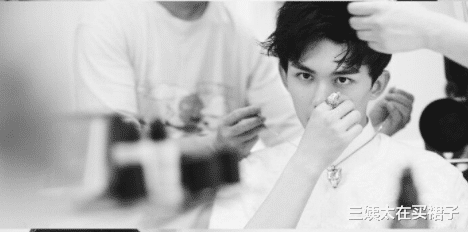 三姨太在买裙子|三岁入行,五岁拍戏,入行16年!“爱情骗子”吴磊的成长史