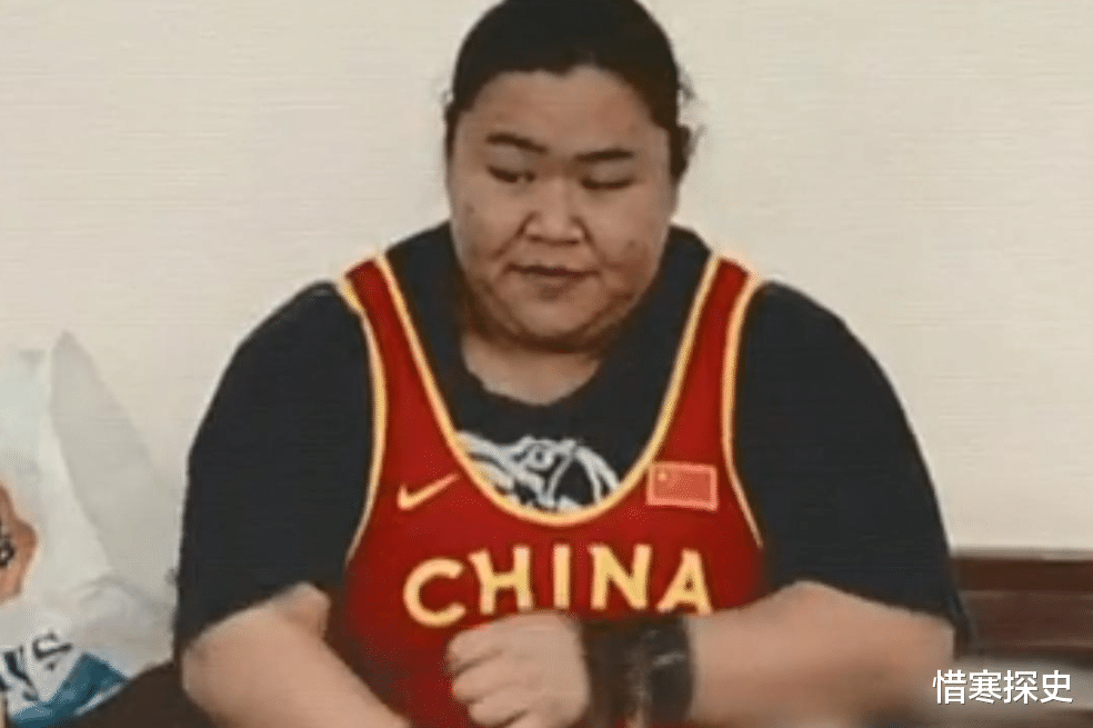 骑士队|2004年，唐功红拼死一举182.5公斤杠铃，下台后内脏受损七窍流血